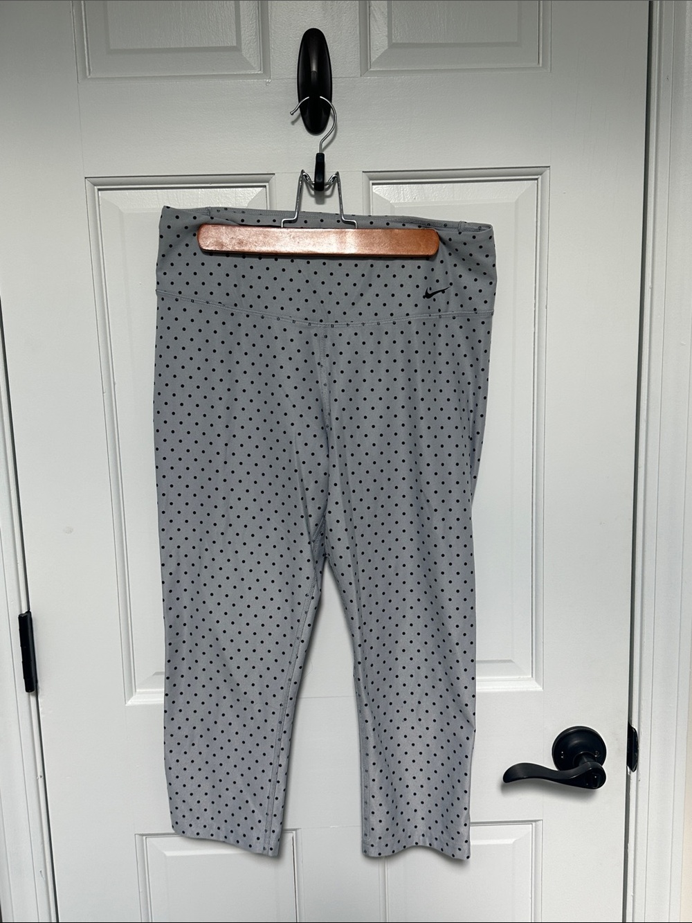 Nike Dri-Fit Gray Cropped Leggings with Black Polka Dots
